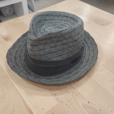 NETTOYAGE CASQUETTES, CHAPEAUX, CRAVATES CHEZ PRESSIN G AQUALOGIA NIMES