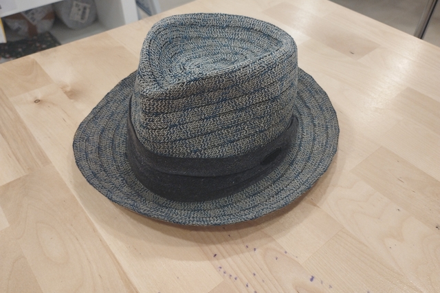 NETTOYAGE CASQUETTES, CHAPEAUX, CRAVATES CHEZ PRESSING AQUALOGIA NIMES