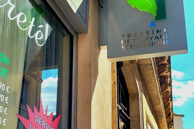 PRESSING A DOMICILE - SERVICE LIVRAISON CHEZ PRESSING AQUALOGIA NIMES