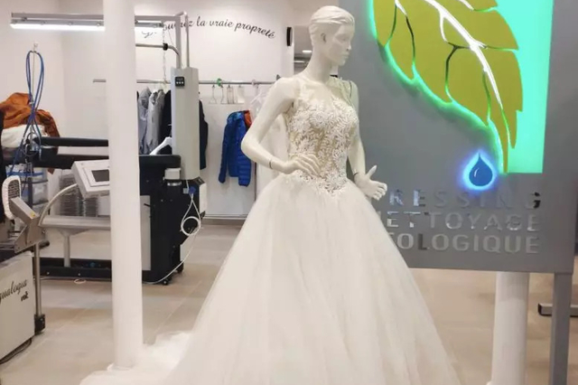 PRESSING ROBE DE MARIEE, ROBE DE CEREMONIE, ROBE DE SOIREE, ROBE COCKTAIL CHEZ PRESSING AQUALOGIA NIMES