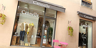 Boutique Cannelle Nîmes propose des vêtements pour les Femmes en centre-ville (® SAAM-fabrice Chort)