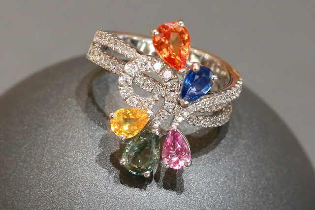 Bijouterie Thomas Joaillier Nîmes •  bijoux, joaillerie, montres • service de création et de réparation.(® SAAM-fabrice Chort)