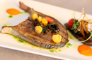 Le Dauphin Grau du Roi est un restaurant de poissons sur les quais (® SAAM-fabrice Chort)